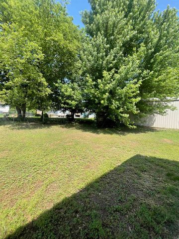 1422 Washington St, Harper, KS 67058