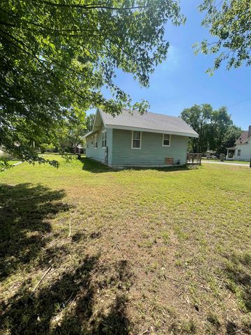 1422 Washington St, Harper, KS 67058