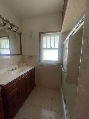 1422 Washington St, Harper, KS 67058