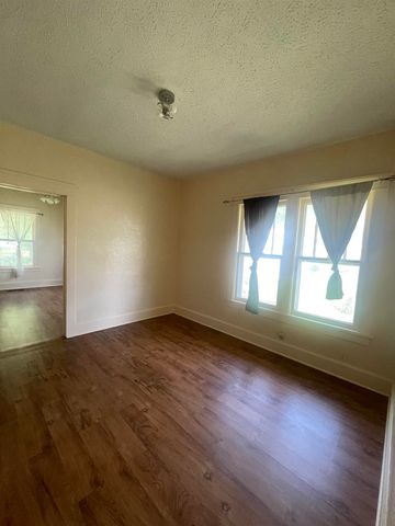 1422 Washington St, Harper, KS 67058