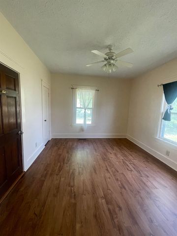 1422 Washington St, Harper, KS 67058