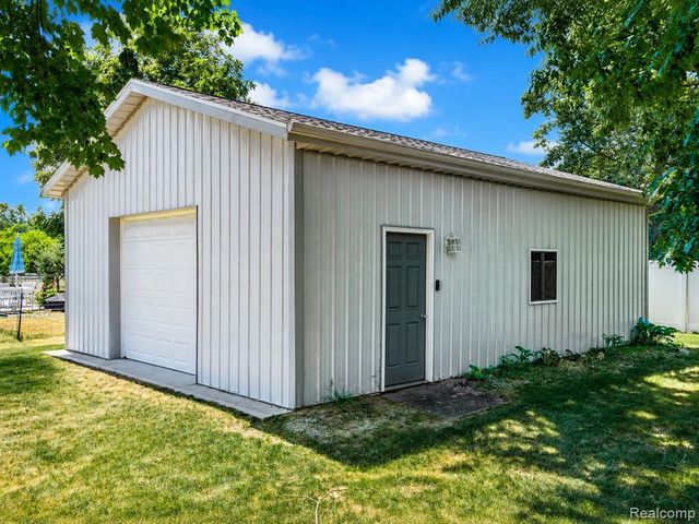 7030 Jennings Road, Swartz Creek, MI 48473