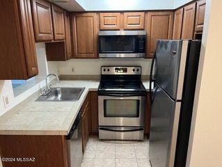 1810 E Blacklidge Dr Apt 403, Tucson, AZ 85719