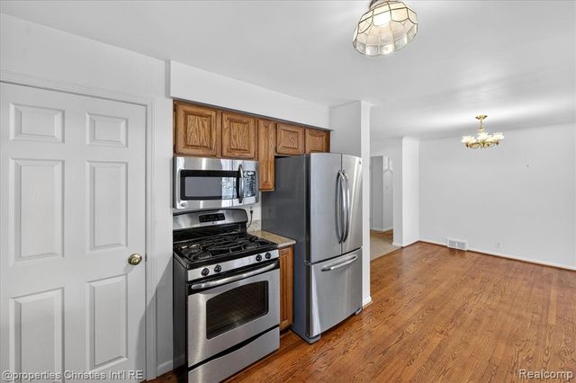 1509 Yorkshire Road, Birmingham, MI 48009