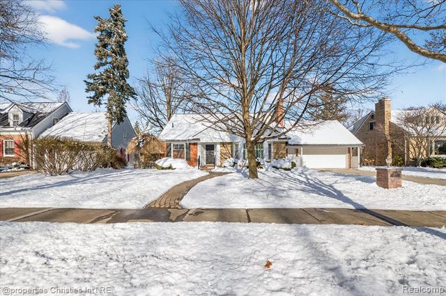 1509 Yorkshire Road, Birmingham, MI 48009