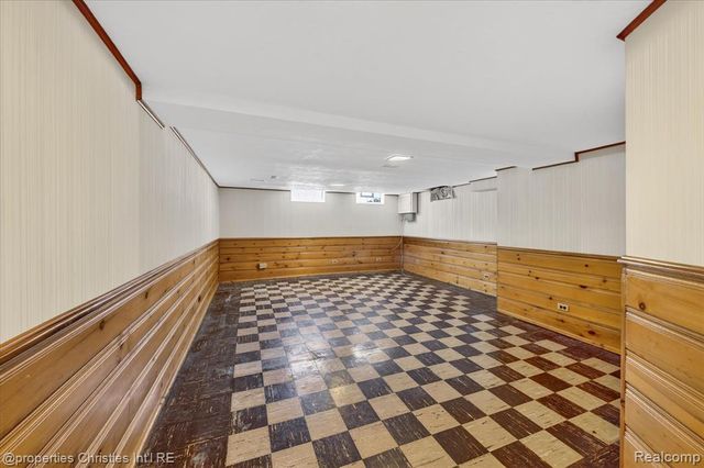 1509 Yorkshire Road, Birmingham, MI 48009