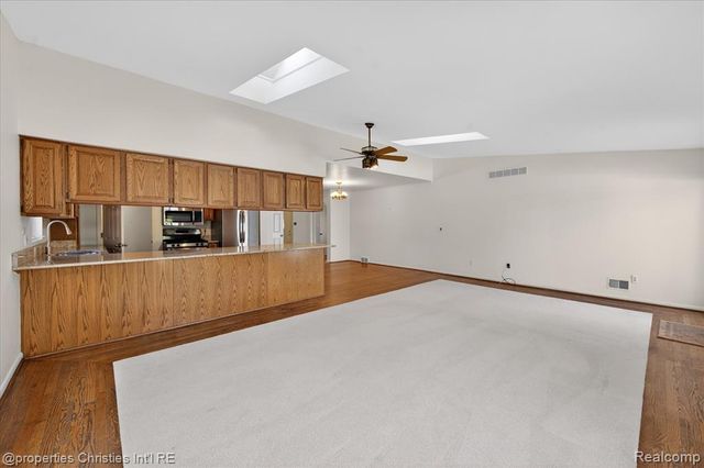 1509 Yorkshire Road, Birmingham, MI 48009