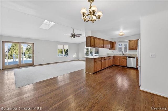 1509 Yorkshire Road, Birmingham, MI 48009