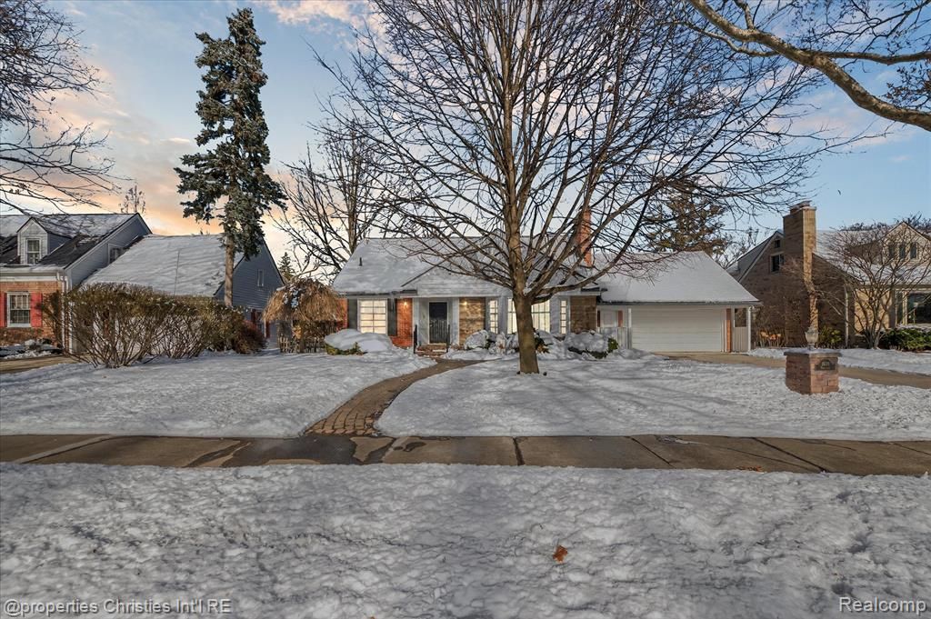 1509 Yorkshire Road, Birmingham, MI 48009