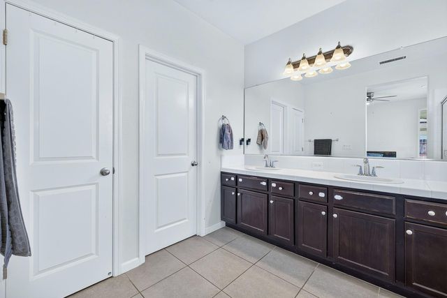 6211 N Vista Avenue, Fresno, CA 93722