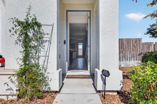 6211 N Vista Avenue, Fresno, CA 93722