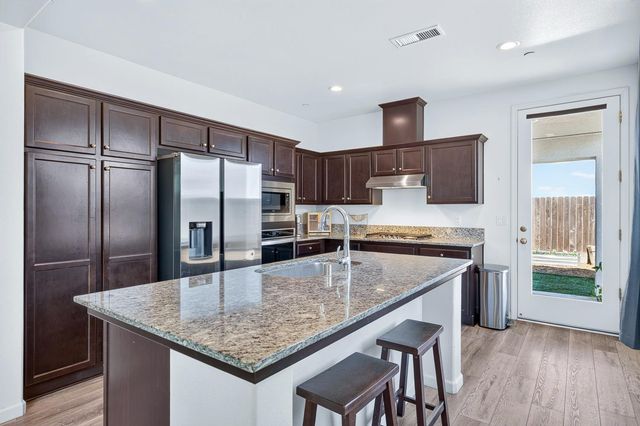 6211 N Vista Avenue, Fresno, CA 93722