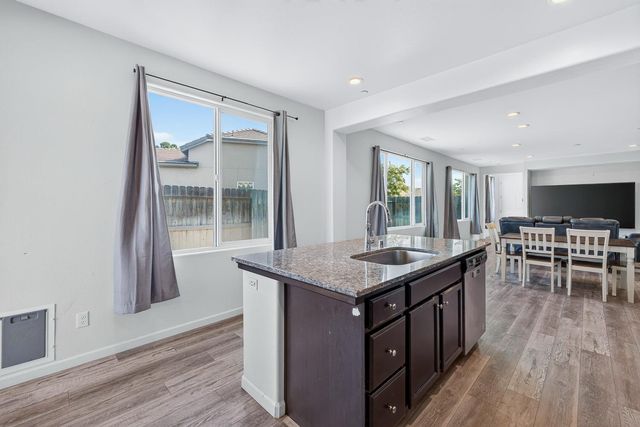 6211 N Vista Avenue, Fresno, CA 93722