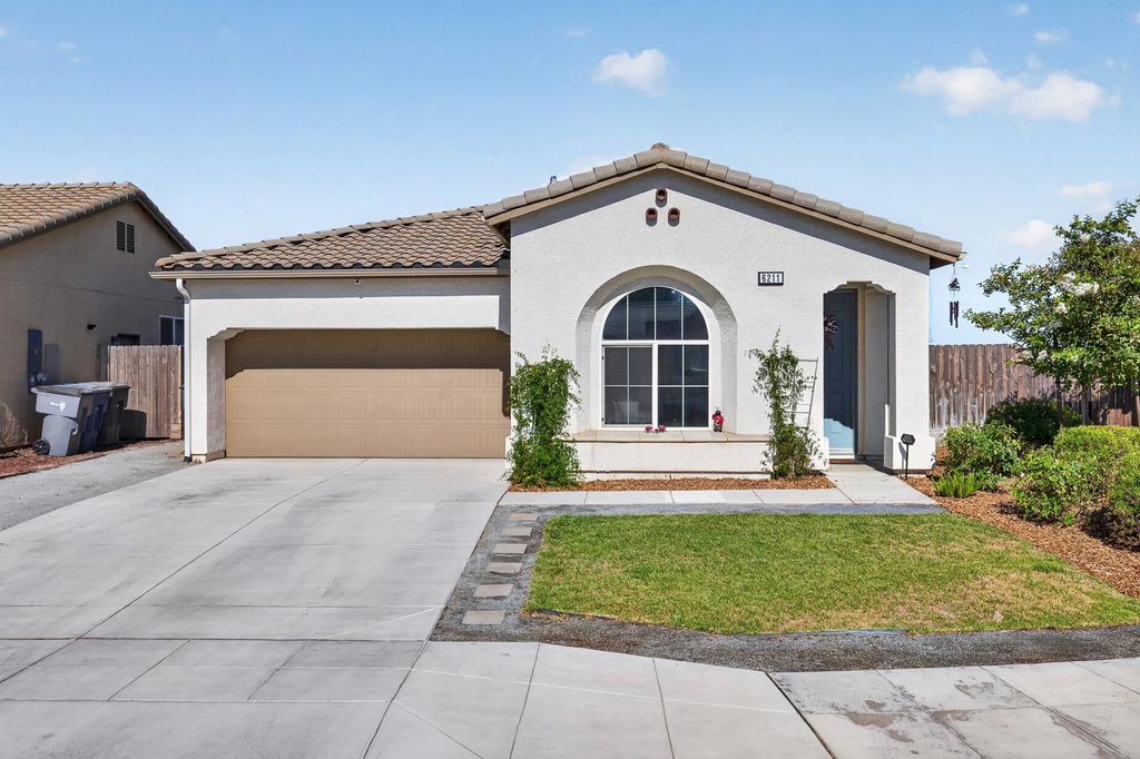 6211 N Vista Avenue, Fresno, CA 93722