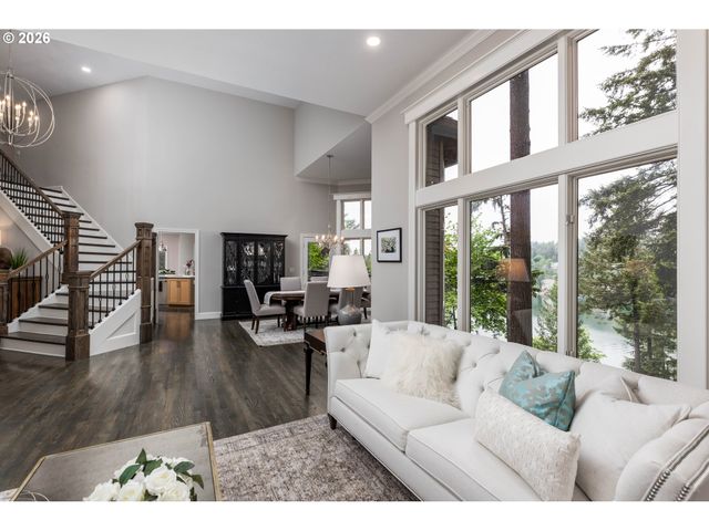 1949 CEDAR Ct, Lake Oswego, OR 97034