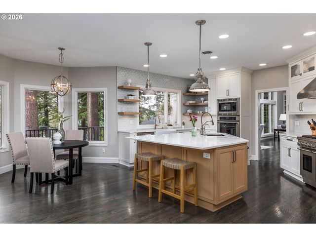 1949 CEDAR Ct, Lake Oswego, OR 97034