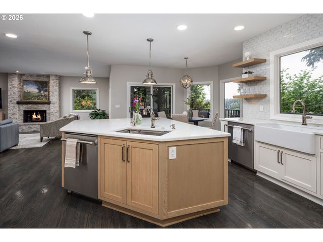 1949 CEDAR Ct, Lake Oswego, OR 97034