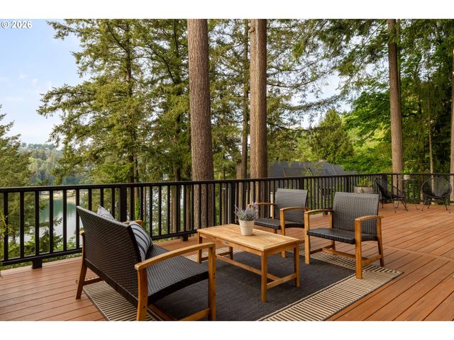 1949 CEDAR Ct, Lake Oswego, OR 97034