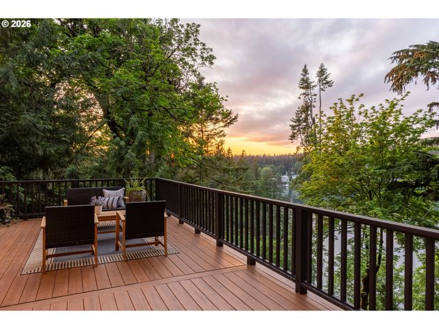 1949 CEDAR Ct, Lake Oswego, OR 97034