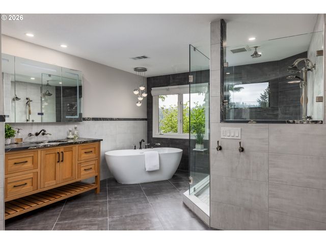 1949 CEDAR Ct, Lake Oswego, OR 97034