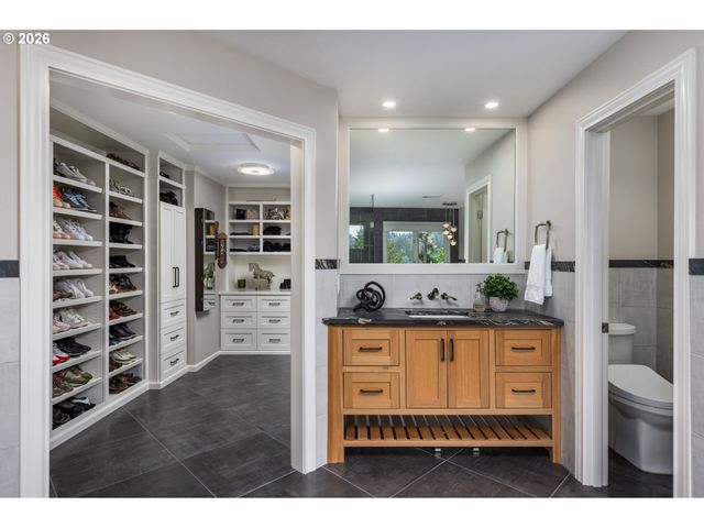 1949 CEDAR Ct, Lake Oswego, OR 97034
