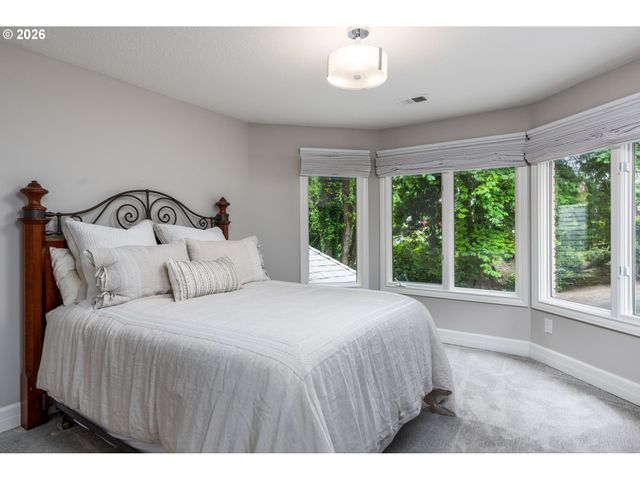 1949 CEDAR Ct, Lake Oswego, OR 97034