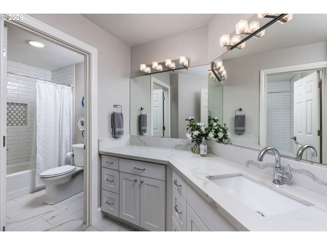 1949 CEDAR Ct, Lake Oswego, OR 97034