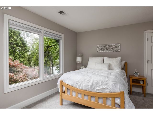 1949 CEDAR Ct, Lake Oswego, OR 97034