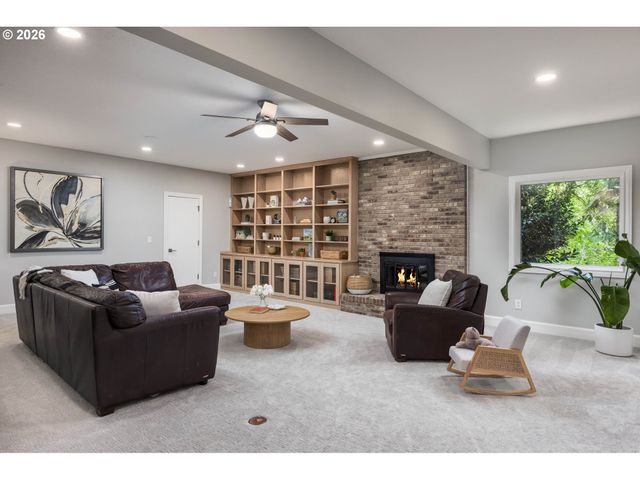 1949 CEDAR Ct, Lake Oswego, OR 97034