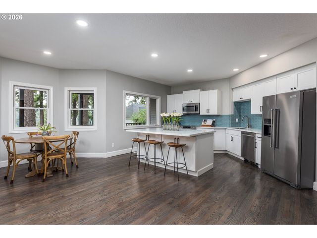 1949 CEDAR Ct, Lake Oswego, OR 97034