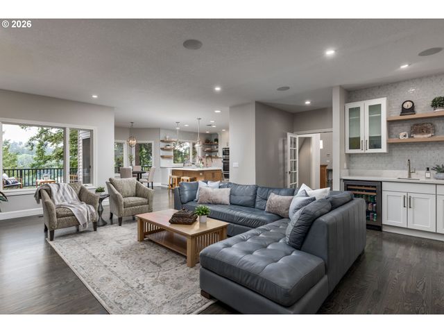 1949 CEDAR Ct, Lake Oswego, OR 97034