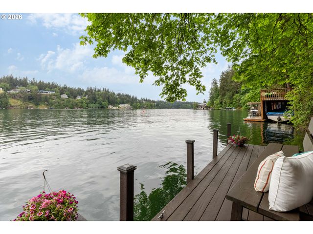 1949 CEDAR Ct, Lake Oswego, OR 97034