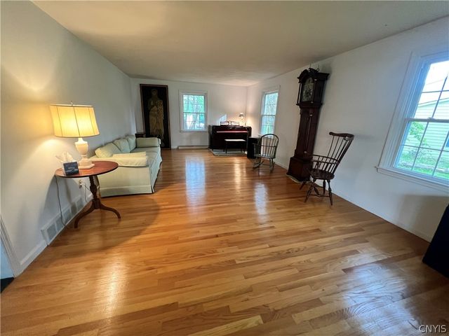 8190 Old Sunridge Drive, Manlius, NY 13104