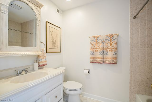 347 Hickory Lane A, Lake Barrington, IL 60010