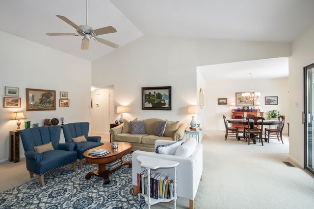 347 Hickory Lane A, Lake Barrington, IL 60010