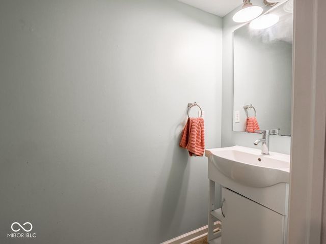 7611 Penguin Circle, Indianapolis, IN 46239