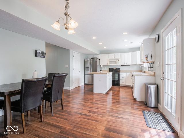 7611 Penguin Circle, Indianapolis, IN 46239