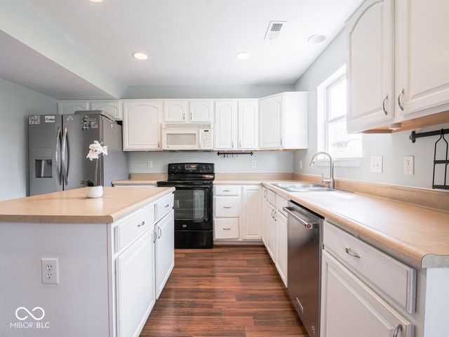 7611 Penguin Circle, Indianapolis, IN 46239