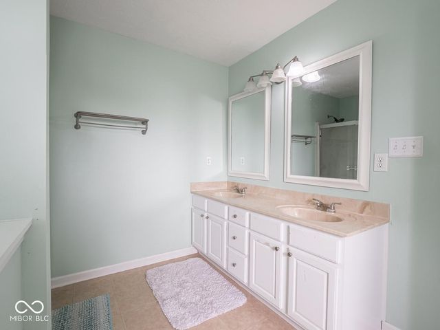7611 Penguin Circle, Indianapolis, IN 46239