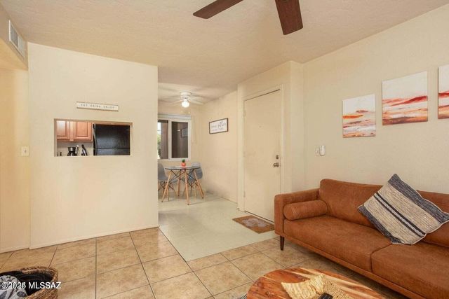 1810 E Blacklidge Dr Apt 106, Tucson, AZ 85719