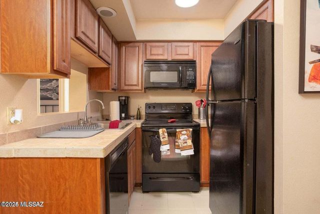 1810 E Blacklidge Dr Apt 106, Tucson, AZ 85719
