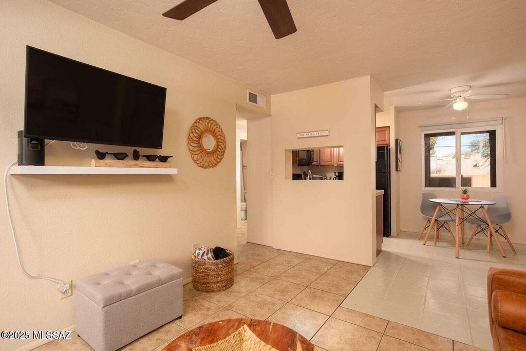1810 E Blacklidge Dr Apt 106, Tucson, AZ 85719
