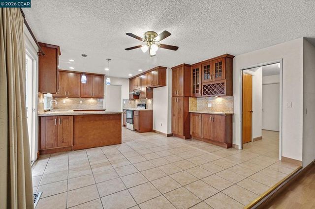 2127 Commodore Dr, San Jose, CA 95133