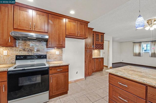 2127 Commodore Dr, San Jose, CA 95133