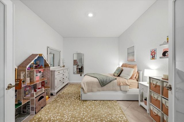 2611 AVOLET COURT, Bradenton, FL 34211