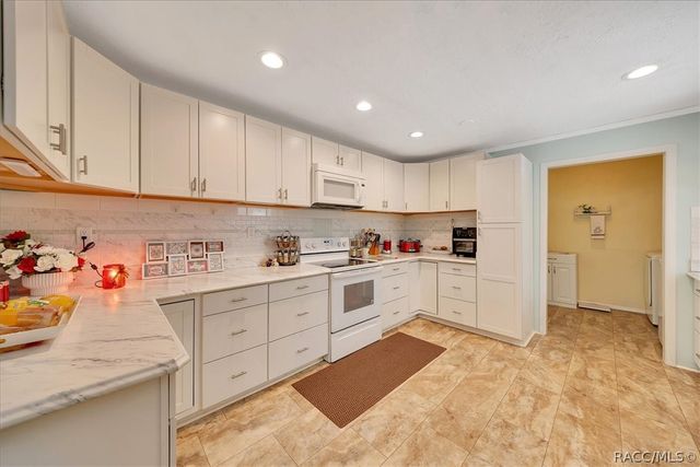 66 S Desoto Street, Beverly Hills, FL 34465