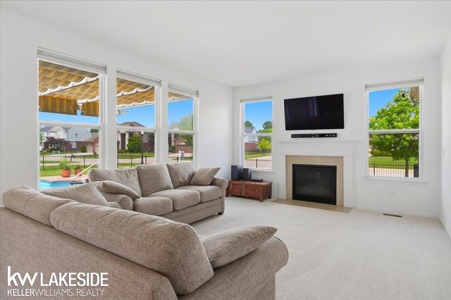 21965 Bellewood Drive, Macomb, MI 48044