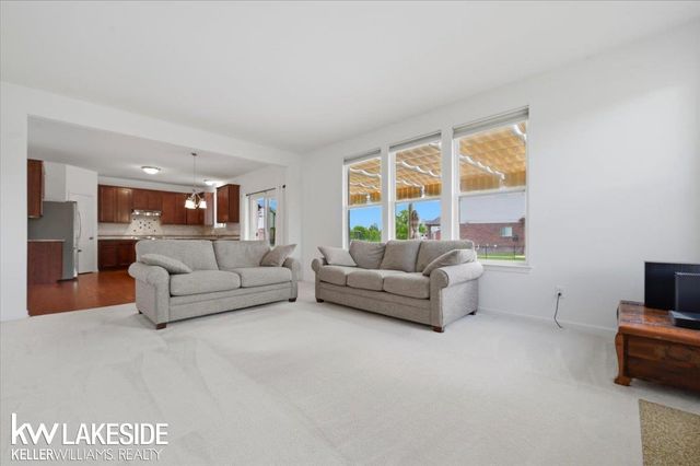 21965 Bellewood Drive, Macomb, MI 48044