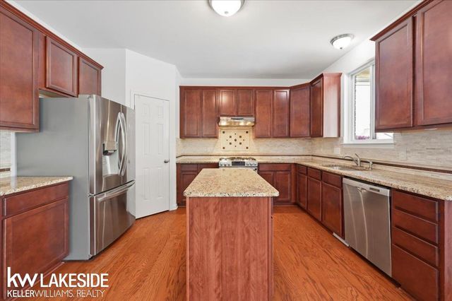 21965 Bellewood Drive, Macomb, MI 48044