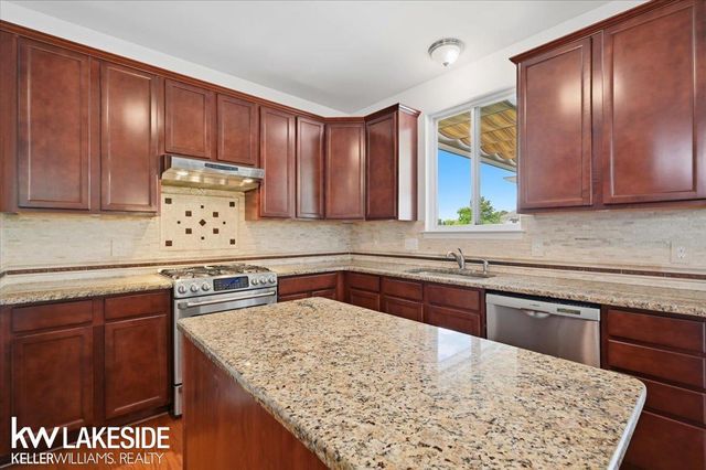 21965 Bellewood Drive, Macomb, MI 48044